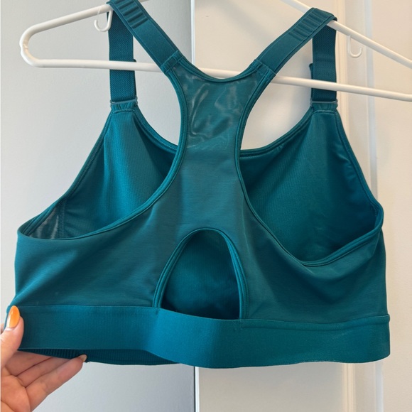 Under Armour Sports Bra - Picture 3 of 3